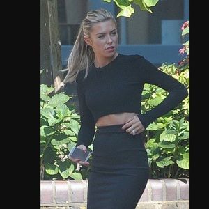 Cropped top long sleeve shirt