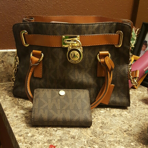 MK purse and wallet **Sold** - Picture 1 of 4