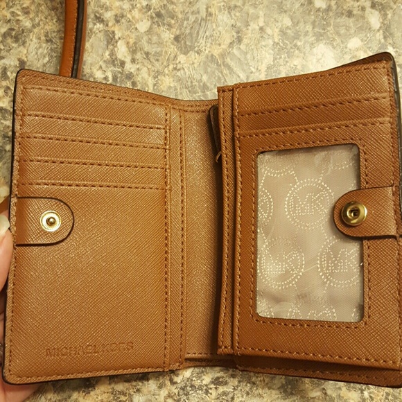 MK purse and wallet **Sold** - Picture 2 of 4