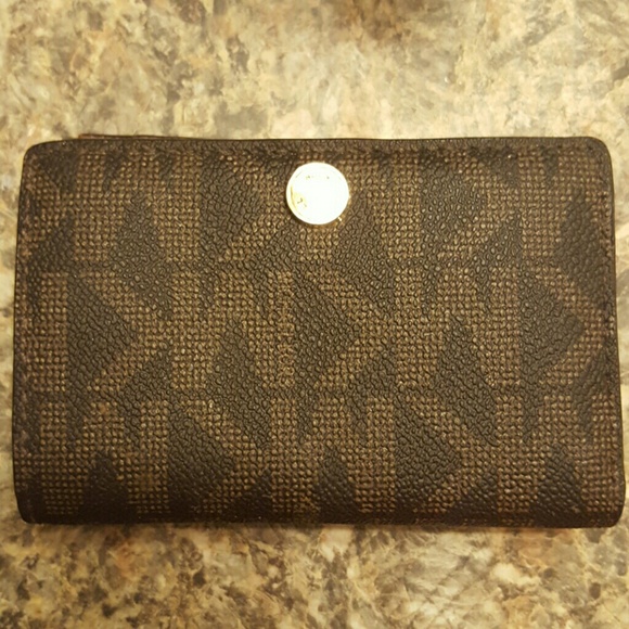 MK purse and wallet **Sold** - Picture 3 of 4