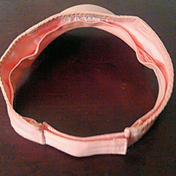 A visor hat - Picture 2 of 4