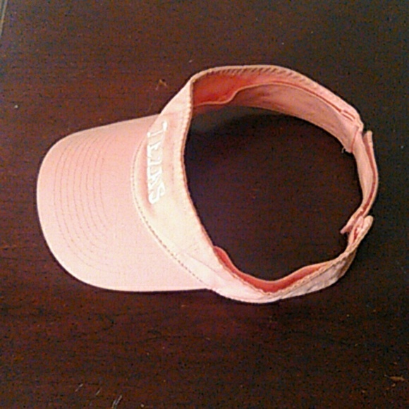 A visor hat - Picture 3 of 4