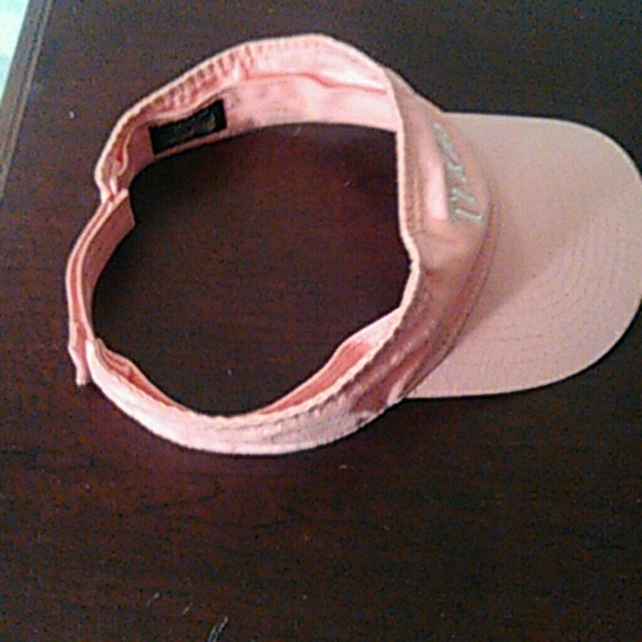 A visor hat - Picture 4 of 4