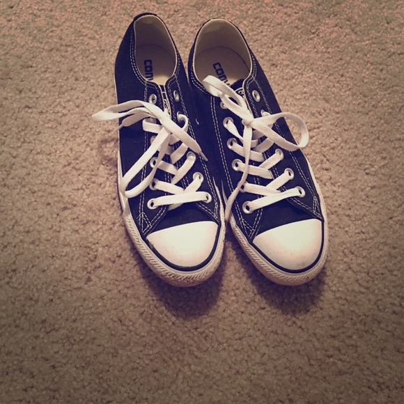 Black converse!!