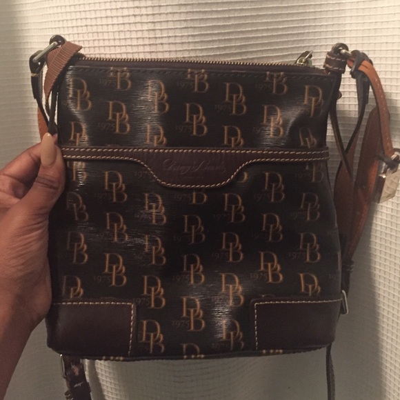 Dooney & Bourke Handbags - Dooney & Bourke purse