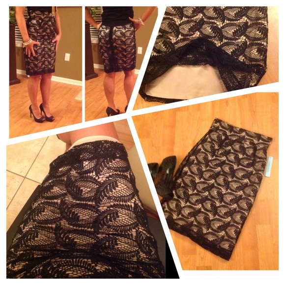NWT- Blk/nude lace skirt