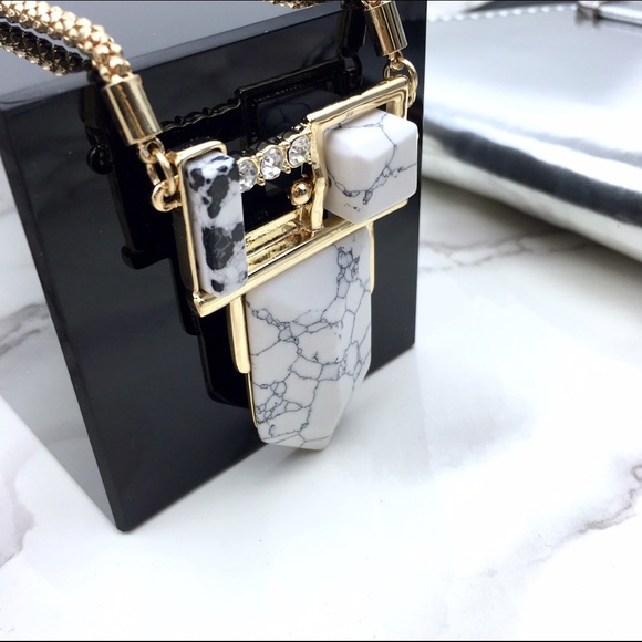 π White Turquoise Marble Spiked Necklace - Picture 2 of 4