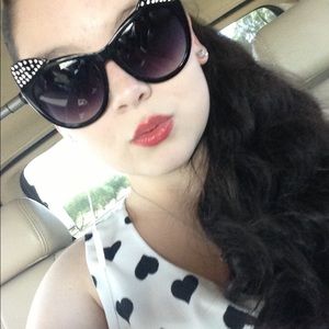 Meet your Posher, Kassandra