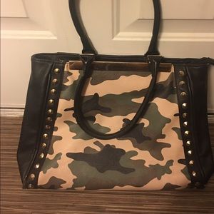 Black & camp purse