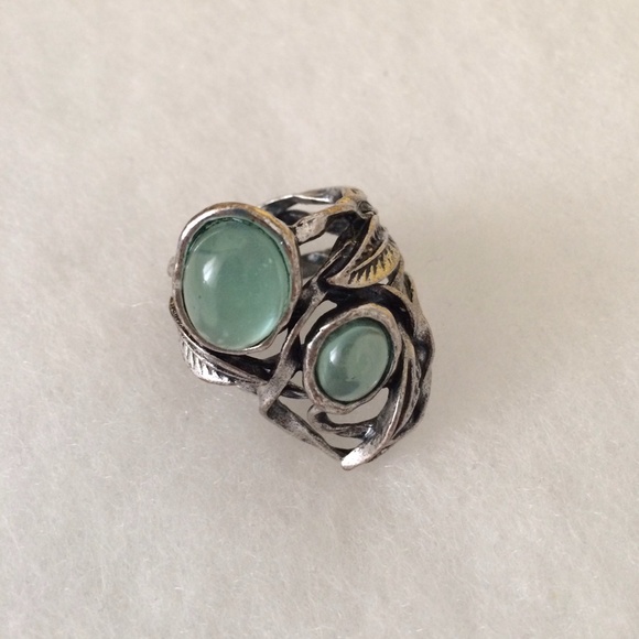 Ring with aqua gems