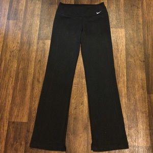 EUC NIKE DRI-FIT STRAIGHT LEG BLACK YOGA PANTS