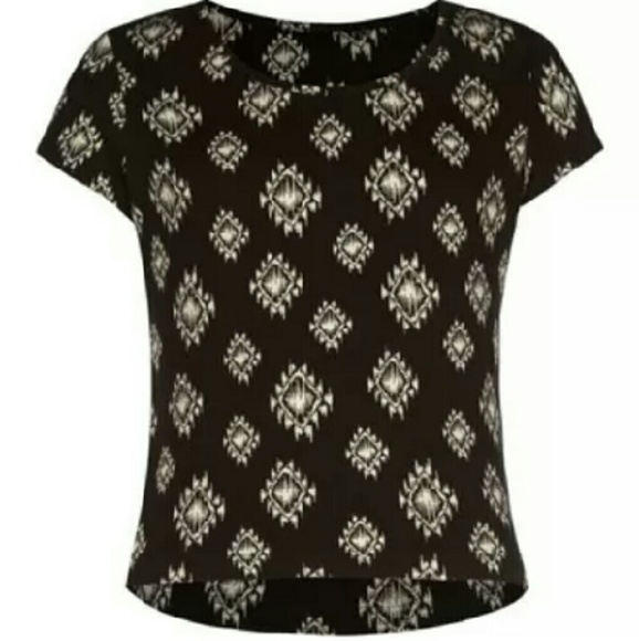 Black and white crop tee