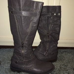 Gray winter boots
