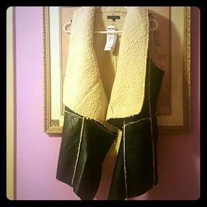 Black sheep leather vest