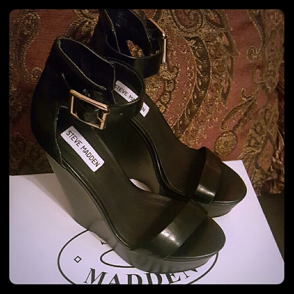 Beautiful wedges steve madden ??