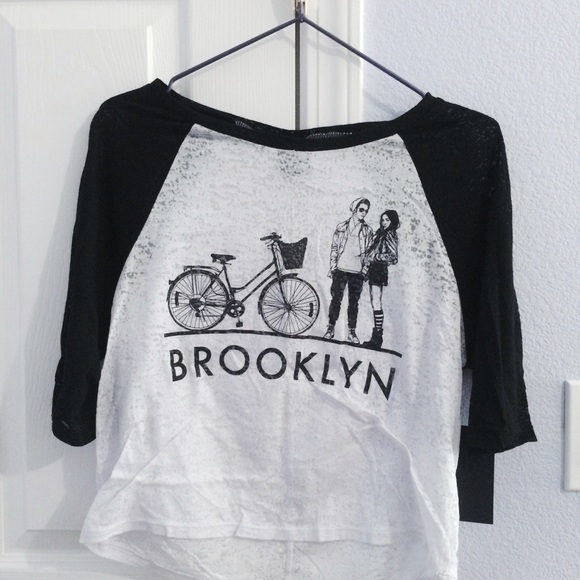 macys Brooklyn raglan top - Picture 1 of 3