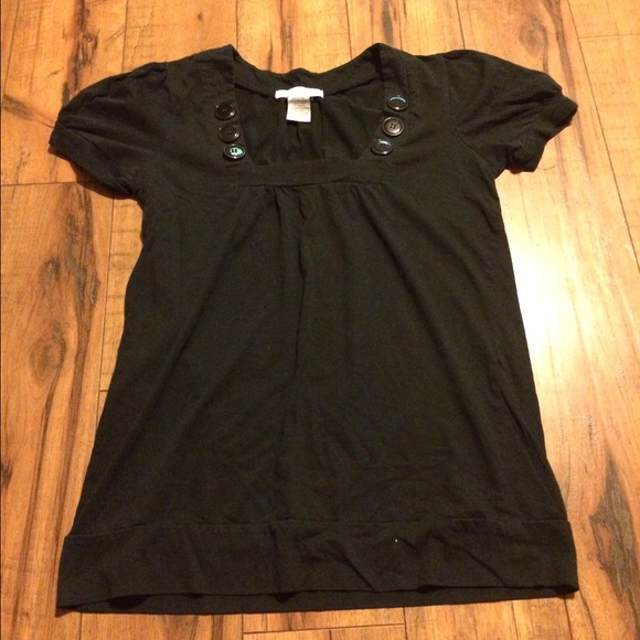 Square neck tee with button detail