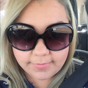 Meet your Posher, Moraima
