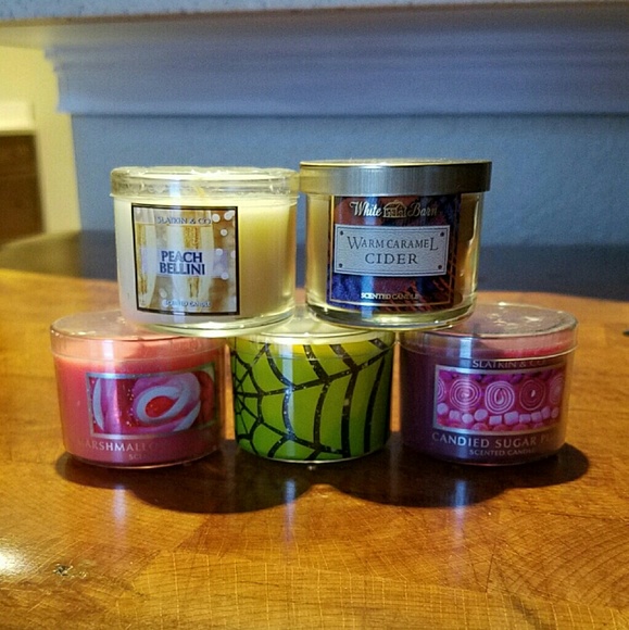 White Barn/ bath and body Works 1.6oz candle.