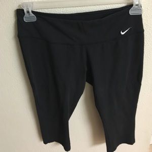 NIKE DriFit crops size medium