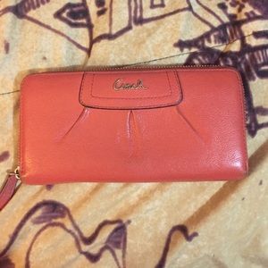 💸FLASH SALE💸Coach Zip Wallet
