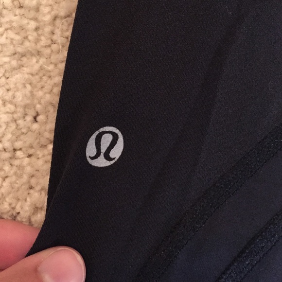 ***SOLD*** Lululemon black crop pants - Picture 2 of 3