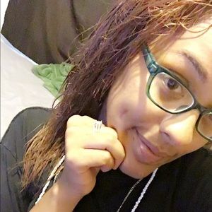 Meet your Posher, Dina