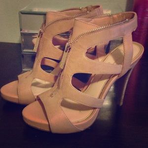 Jessica Simpson nude sandals