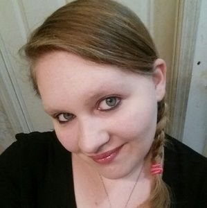 Meet your Posher, Becca