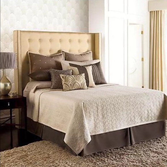 Jennifer Lopez bedding Quilted Coverlet Queen