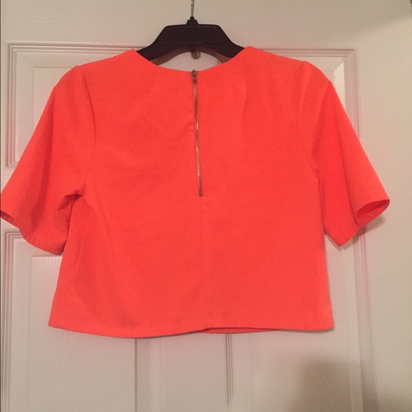 Coral Cropped Blouse - Picture 2 of 2