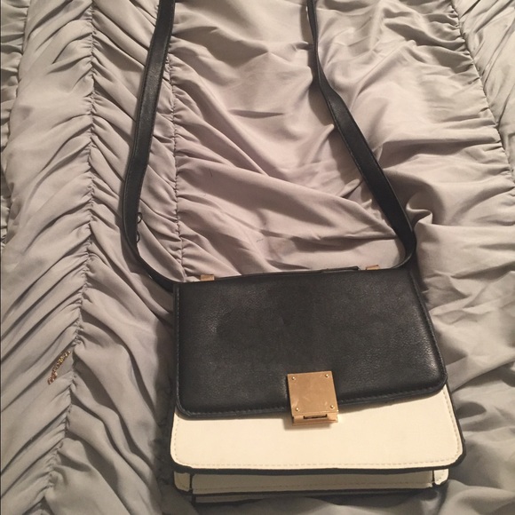 Black | White Crossbody - Picture 1 of 4