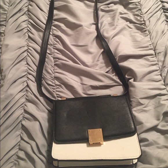 Black | White Crossbody - Picture 2 of 4