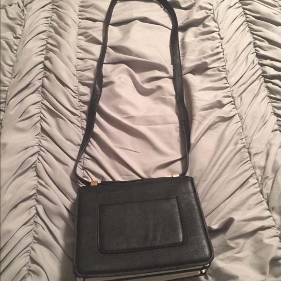 Black | White Crossbody - Picture 3 of 4