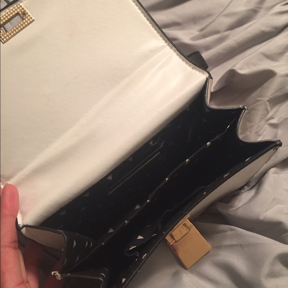 Black | White Crossbody - Picture 4 of 4