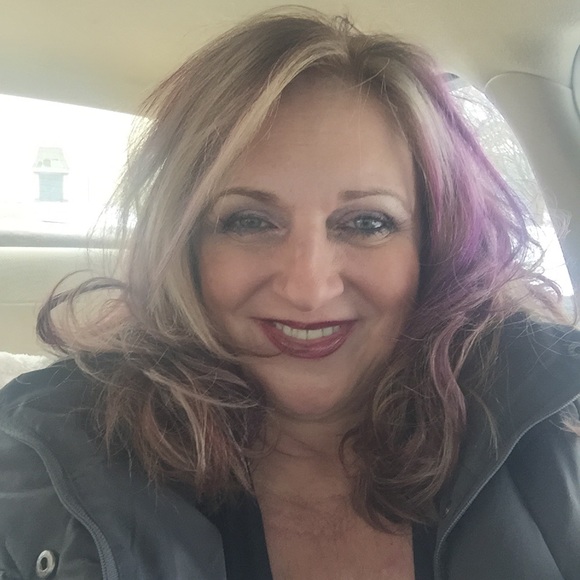 Meet your Posher, Janet - Picture 3 of 4