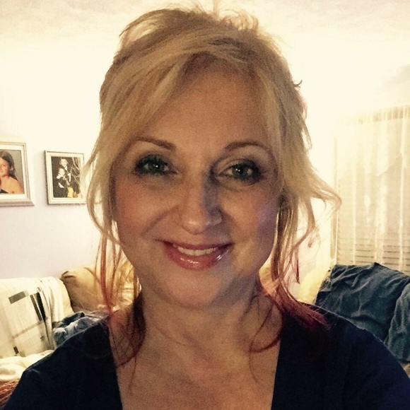 Meet your Posher, Janet - Picture 4 of 4