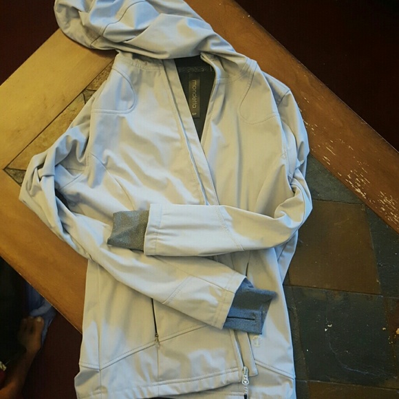 Light weight fitted coat