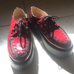 Perfect condition red creepers