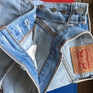 Levi's Boyfriend Jeans Light Wash Frayed Knees
