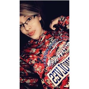 Meet your Posher, Alma