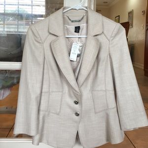 Lady's suit jacket. White house black market!