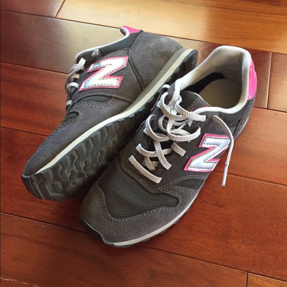 Ⓜ️ SOLD! New Balance Sneakers! - Picture 1 of 3