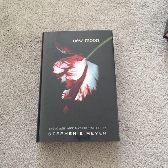 New Moon by Stephanie Meyer
