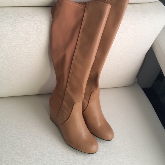 Beautiful nude boots for this fall!
