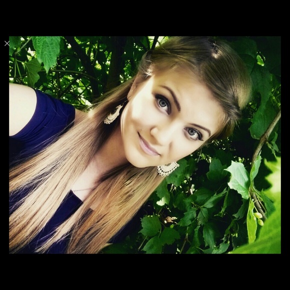 Gothic rose tassel long drop handmade earrings - Picture 3 of 4