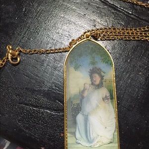 Screaming lady portrait necklace