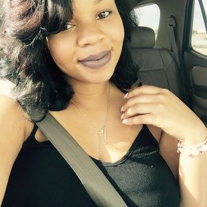 Meet your Posher, Casandra