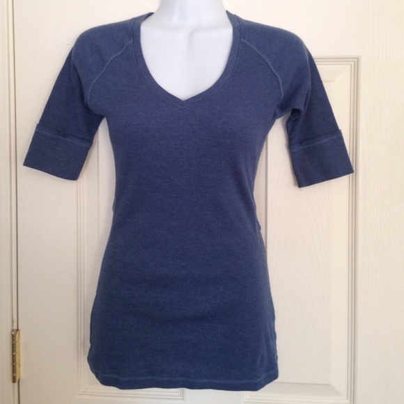 🔺 Final 🔺 1/4 length sleeved v-neck top