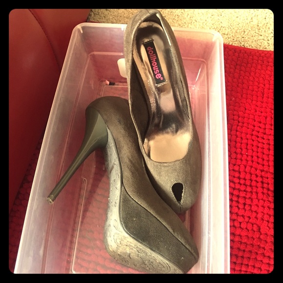 Dollhouse peep toe heels